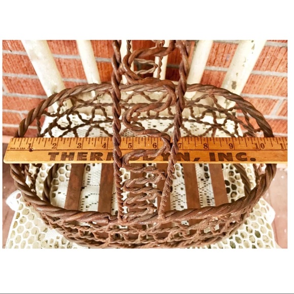 Vintage Twisted Metal Basket - Picture 4 of 7